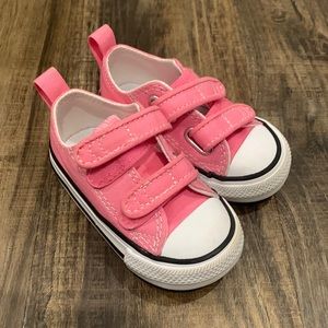Toddler size 4 converse